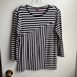 Vince Camuto Striped 3/4 sleeve Top Contrasting stripes Designer Crew Neck Small